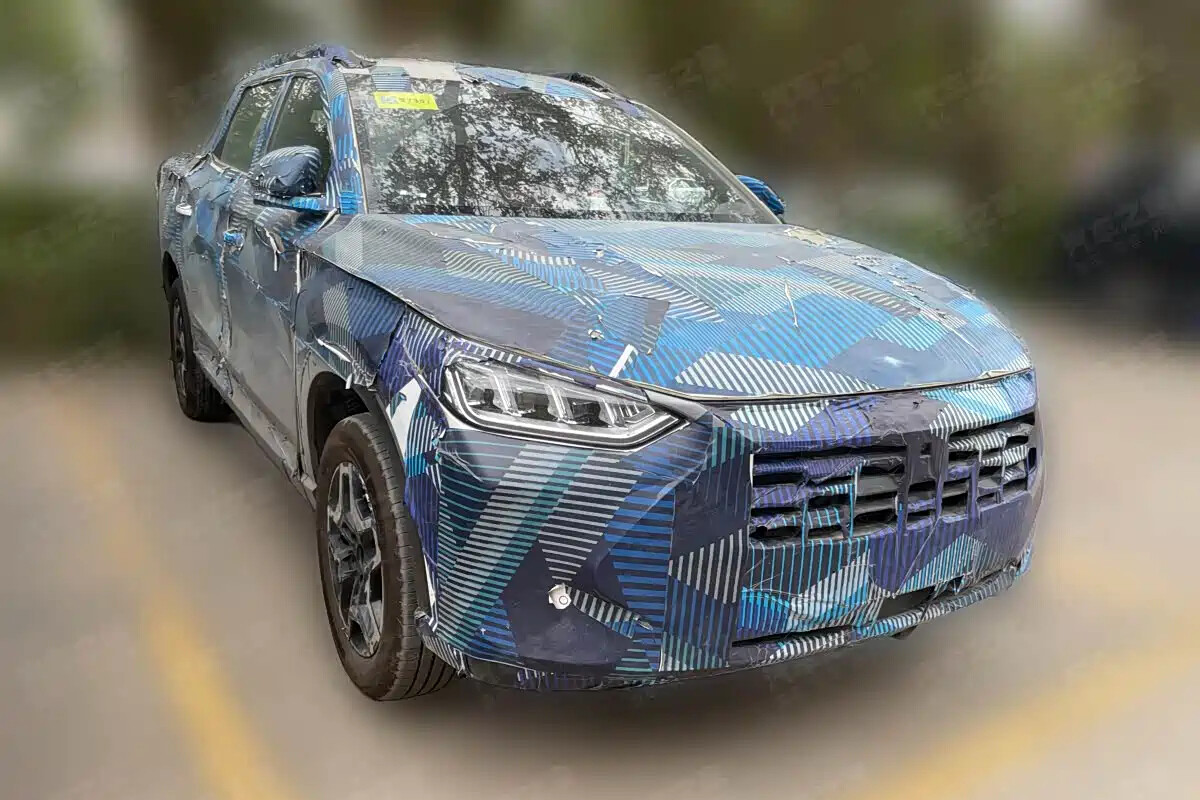 Baby Shark spotting! Smaller BYD ute spied Post feature image